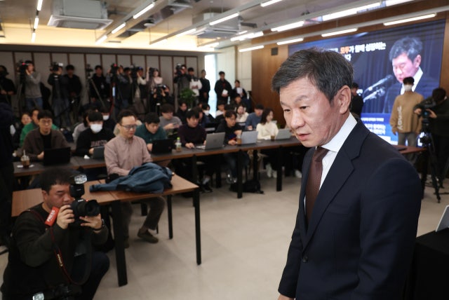 [속보] 정몽규 축협 회장, 사임서 제출 "대한민국 축구는 다시 높이 비상할 것"