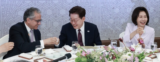 유시민 발언 한마디에 여론 출렁, 대통령과 민주당 지지율 동반 하락