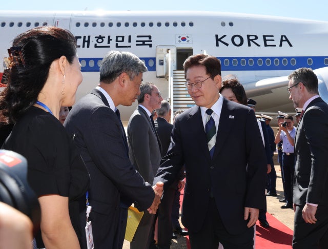 李<b>대통령 지지율</b> 2주 연속 <b>하락</b> "근저당, 부동산 등 원인"