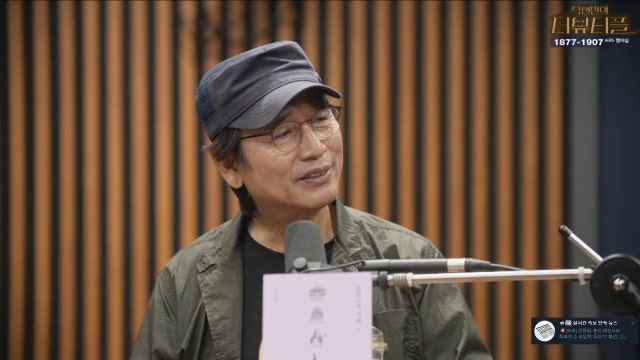 다시 열린 <b>유시민</b> 입 "李대통령과 전우애 있지만 <b>관계 포기</b>해야"