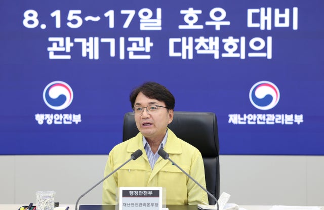 [속보] <b>행안부</b>, 남부지방 호우 <b>위기경보</b> '관심'에서 '주의'로 <b>상향</b>