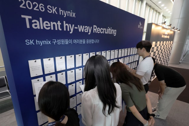 [속보] 성과급 60% 주식 지급 '<b>SK</b>하닉 임단협' 노조 반대로 <b>부결</b>…반대율...