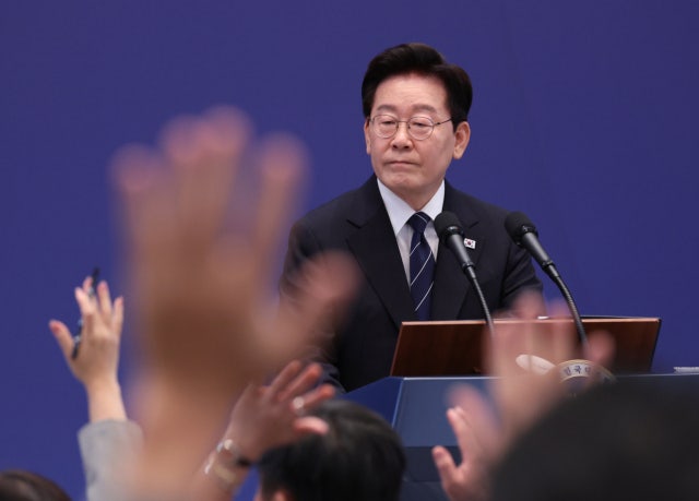 李대통령 "<b>집값</b> 평탄화 진행…분명히 이 정부는 한다"
