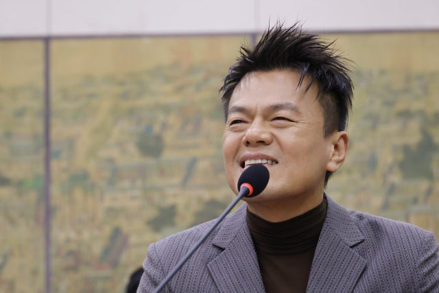 <b>박진영</b> "'패노메논' 없이 각각 공연하면 더 큰돈"…<b>배현진</b> "특혜" 주장 ...