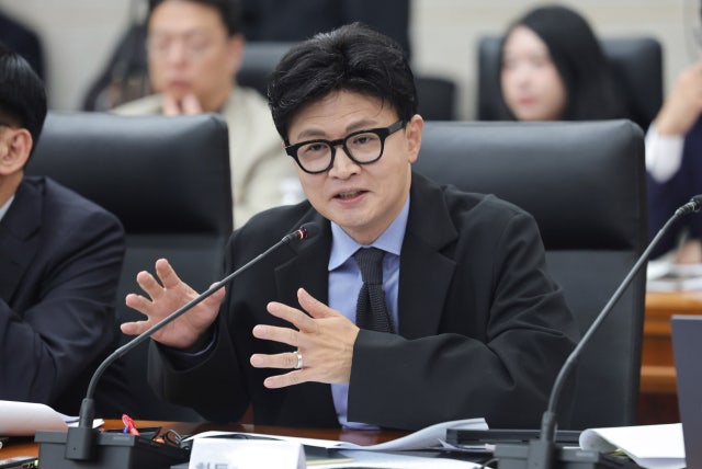 '딸 수사 무마 의혹' <b>한동훈</b>, "김민석 고교생 아들 법안 발의는?" <b>역공</b>