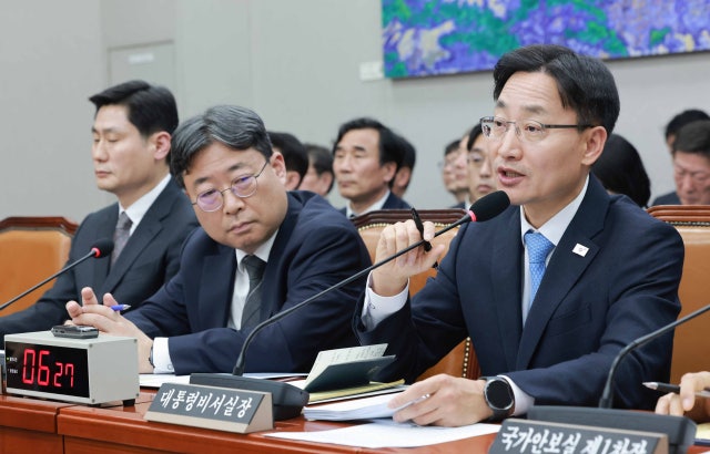 野 "대통령 차남 <b>관저 거주</b>, '아빠찬스'" vs 與 "가족 함께 사는 건 당연...