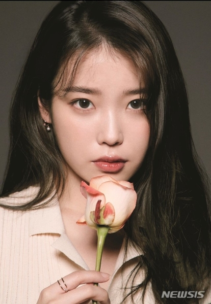 photo of IU showing her mesmerizing beauty