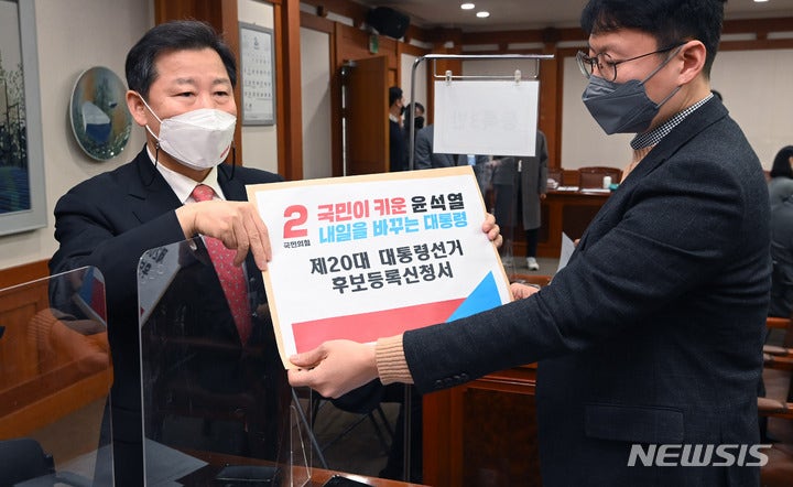 '윤핵관' 이철규, 이준석에 "지구 떠나겠다는 사람이 <b>혹세무민</b>"