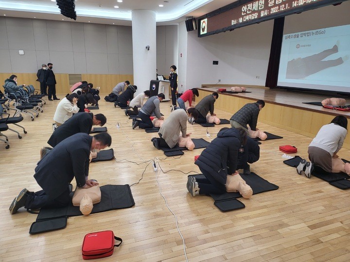 초중고 보건교사 50명, <b>중앙소방학교</b>서 폭염대비 CPR 교육