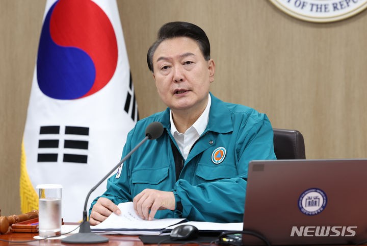 윤, <b>10월2일</b> 임시공휴일 검토 지시…추석~개천절 6일 쉬나