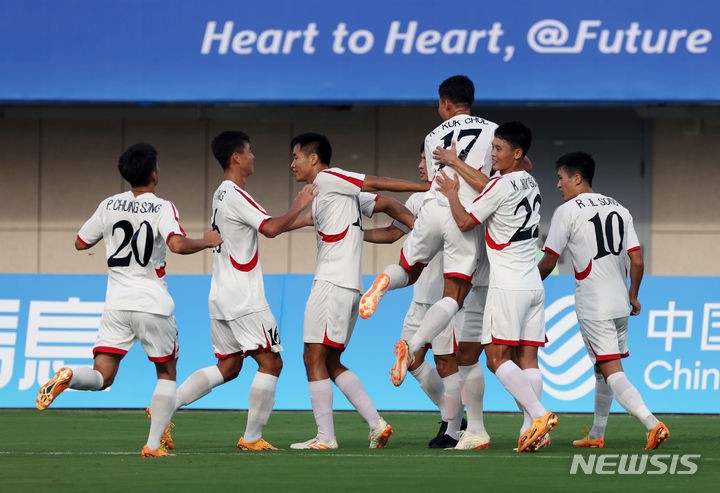 북한 남자 <b>축구</b>, 일본에 8강서 1-2 패배해 탈락