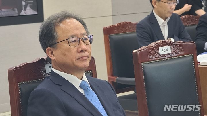 <b>김석준</b> 전 부산시교육감 "<b>해직 교사 특채</b> 혐의, 인정 못해"