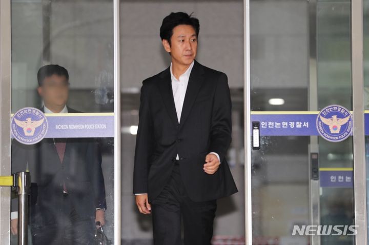 <b>마약혐의 이선균</b> 다리털, 국과수 "감정불가"…수사 난항