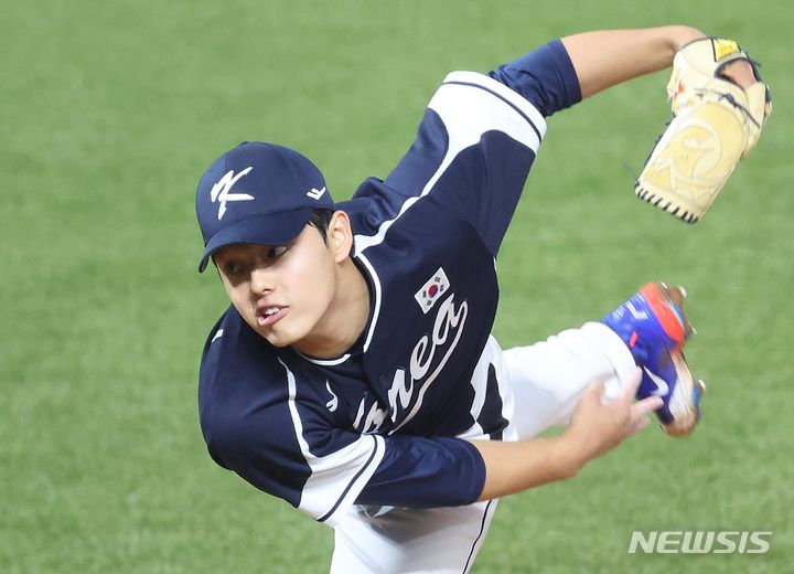<b>문동주</b>, APBC 호주전 5⅔이닝 2실점…피홈런은 아쉬움