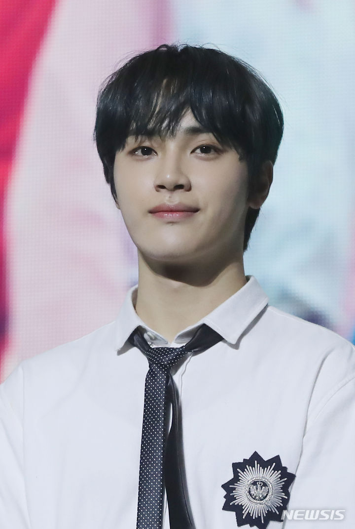 더보이즈 <b>주학년</b>, 활동 일시 중단 "<b>허리 디스크 협착</b> 증세"