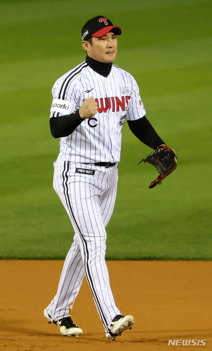 LG <b>오지환</b>·KIA <b>박찬호</b>, KBO 수비상 <b>유격수</b> 부문 공동 수상