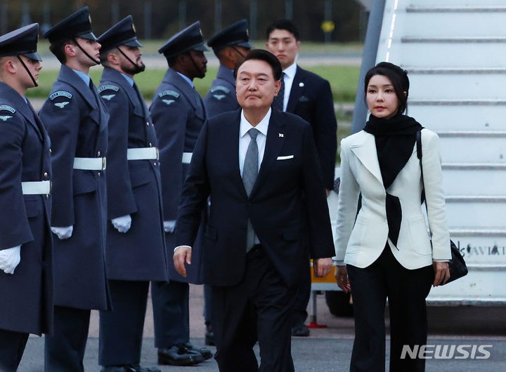 <b>대통령</b>실 "윤 <b>영국</b> 국빈 방문, 한국 기업 뛸 운동장 넓힐 것"