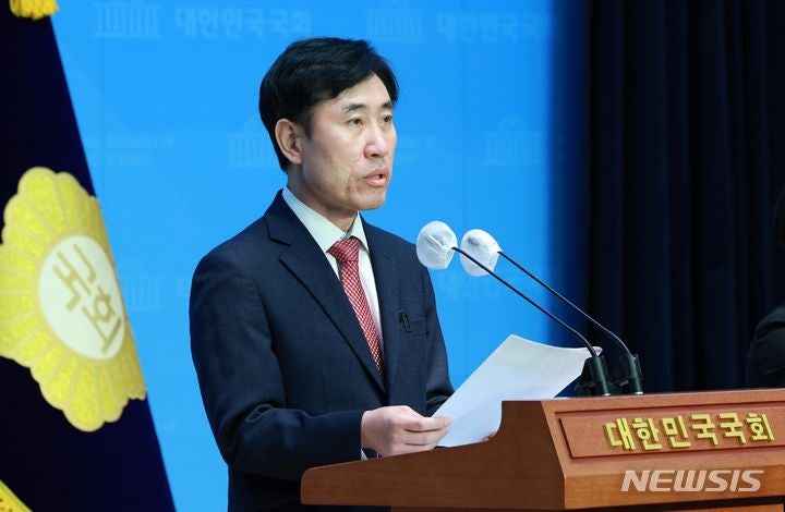 <b>하태경</b> "<b>김기현</b>, 대표 사퇴-울산 출마로 당 총의 모았으면"