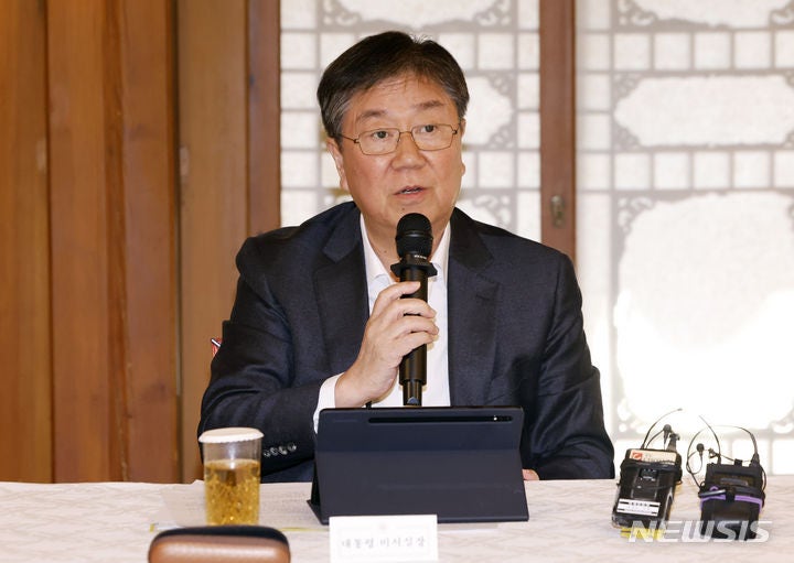 <b>김대기</b>, <b>마이스터고</b> 찾아 "글로벌 기술인재 양성에 예산 전폭적 지원"