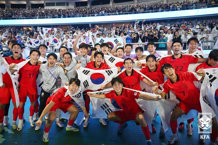 '항저우 <b>금메달</b>' <b>황선홍</b>호, <b>축구</b>종합센터 건립에 4000만원 기부