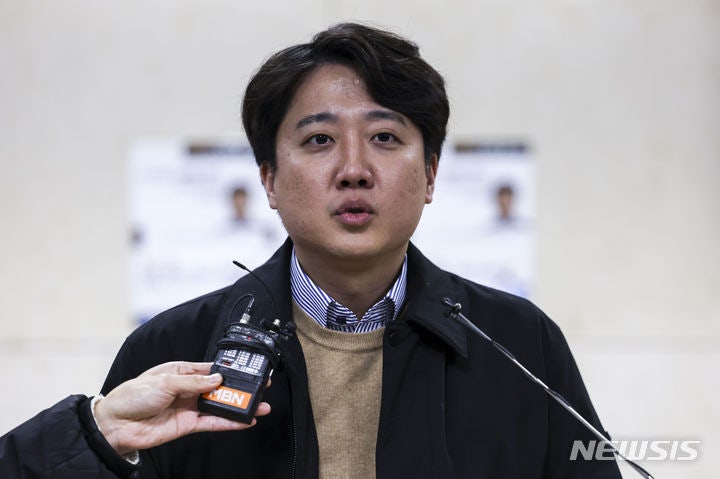<b>이준석</b>, 27일 <b>탈당</b> 기자회견…천하람·허은아·이기인 참석할듯