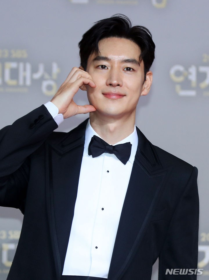 이제훈, 김태리와 공동수상…빛바랜 'SBS 연기대상'