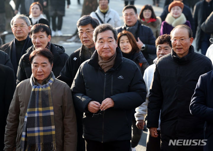 <b>이재명</b> 피습에 제동 걸린 <b>이낙연</b> 신당·비명 탈당…지도부 '단합' 강조