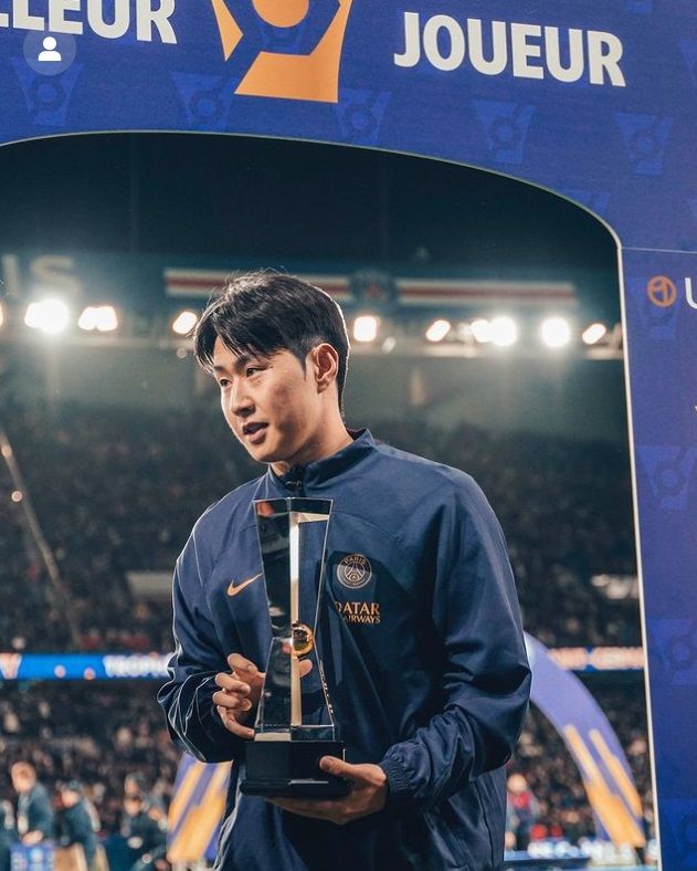 'PSG 이적 후 첫 <b>우승</b>' <b>이강인</b>…<b>슈퍼컵</b> MOM 선정