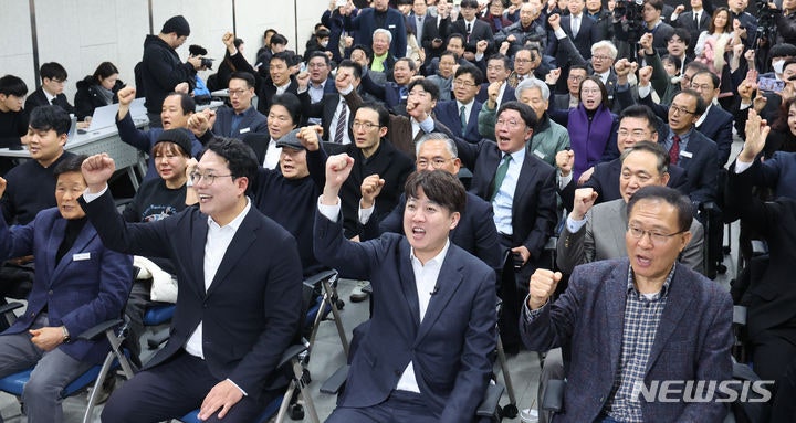 <b>문병호</b>·안영근 등 여야 정치인, <b>개혁신당</b> 합류…"윤 정권과 야당 심판의 장"