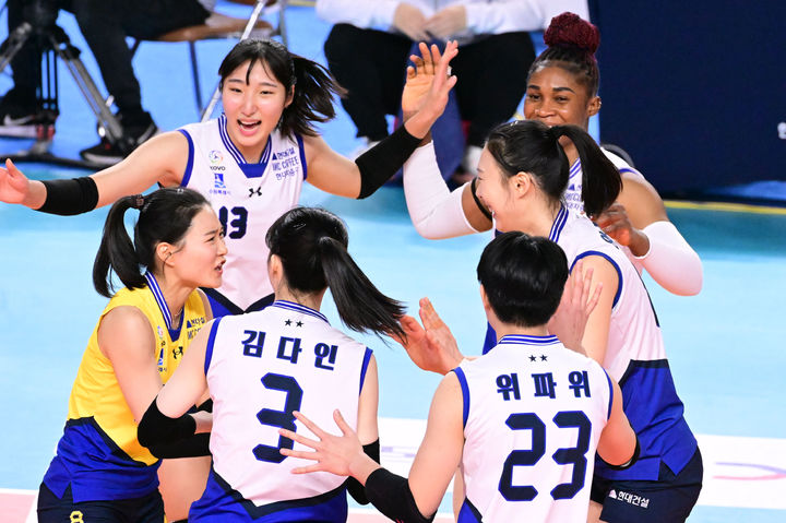 도로공사 잡은 현대건설, 흥국생명과 6점차…<b>대한항공</b>, <b>우리카드</b> 완파(종합)