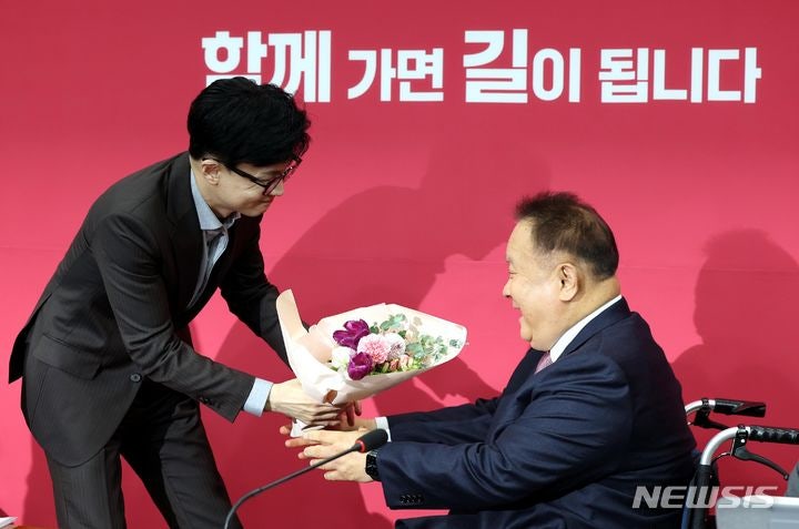 <b>민주</b> 탈당 <b>이상민</b>, 국힘 입당 "총선서 원내 1당 돼야"(종합)