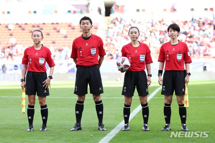 2023 아시아축구연맹(AFC) <b>아시안컵</b>에 대회 사상 최초 <b>여성 심판</b>