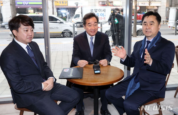 <b>이낙연</b>·<b>이준석</b>·<b>김종민</b> 3자 회동…"양당 기득권 정치 타파에 협력 공감"