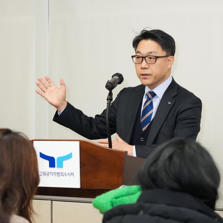 떠나는 <b>김진욱 공수처장</b> "사건 간섭 받은 일 없어"