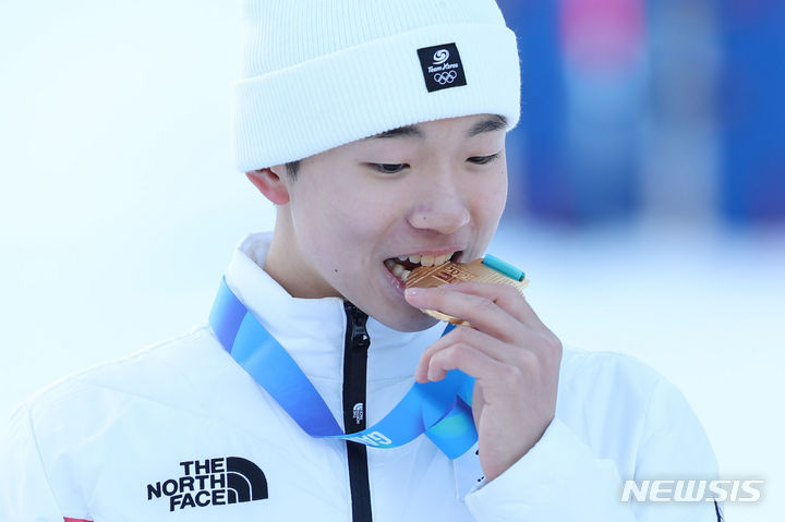 <b>이윤승</b> '<b>금메달</b>의 달콤함'