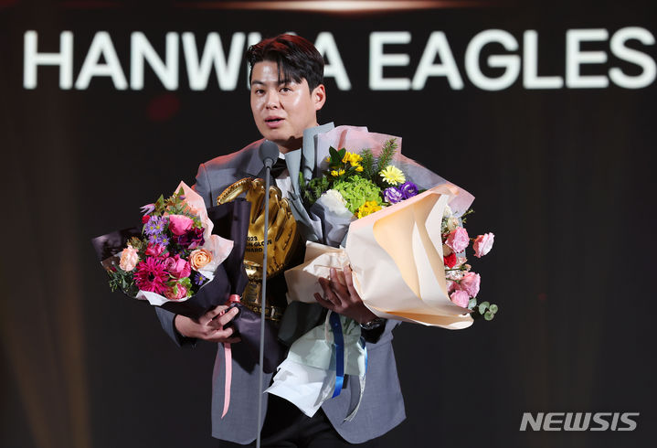 '홈런왕' <b>노시환</b>, 연봉 1억3100만원→3억5천 '껑충'