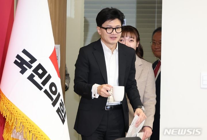 <b>한동훈</b>, 김건희 명품백 논란 대처에 "저와 <b>대통령</b> <b>관계</b> 중요한 게 아냐"