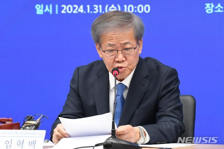 하위 20% 통보설·<b>현역</b> 적합도 조사에 <b>민주</b>, 긴장 고조