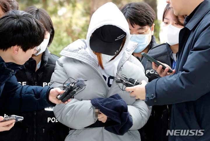 '<b>모텔</b> 침대서 숨진 <b>쌍둥이</b>' 20대 친모 구속…도주우려