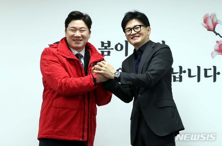 <b>국민의힘</b>, '사격 황제' <b>진종오 영입</b>…"체육계 청사진 그릴 것"