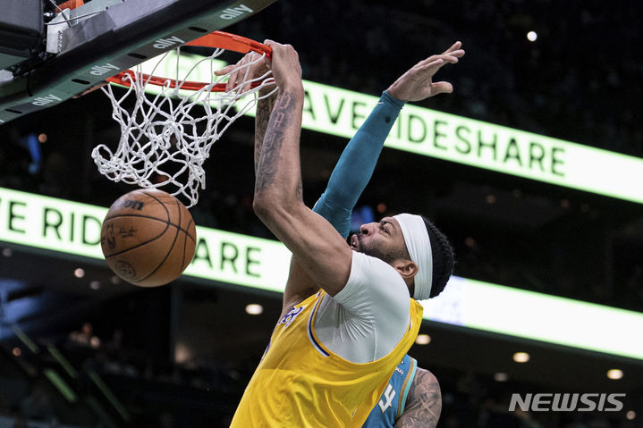 '데이비스 트리플더블' NBA <b>레이커스</b>, 샬럿 꺾고 3연승