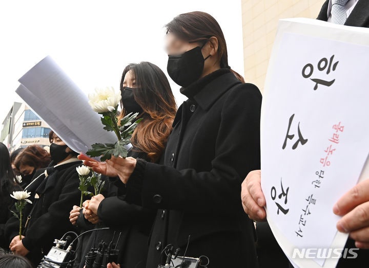 <b>기자회견</b>하는 <b>주호민</b> 고소사건 <b>특수교사</b>