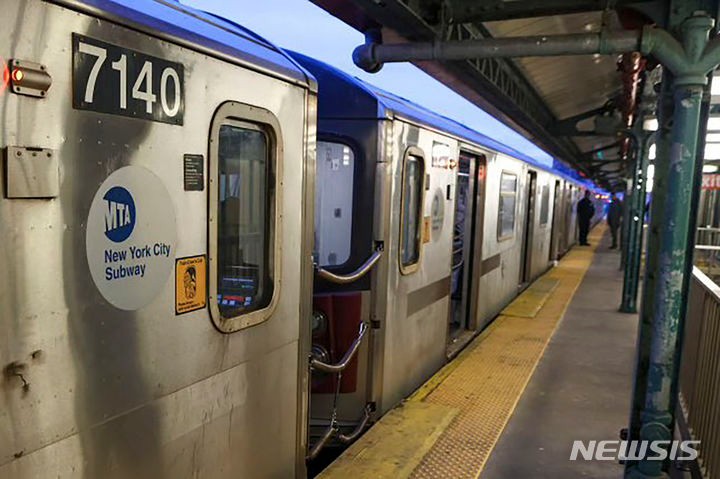 미국 뉴욕 지하철역서 총격 사건…1명 <b>사망</b>·<b>5명 부상</b>(2보)