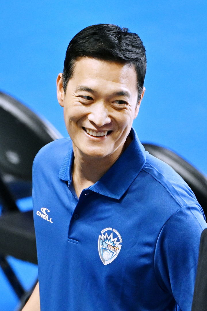 남자배구 <b>삼성화재</b>, <b>김상우 감독</b>과 재계약…3년 더 동행