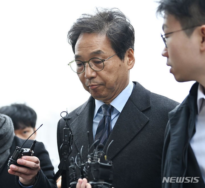<b>박영우 대유위니아</b> 회장 <b>영장실질심사</b> 출석