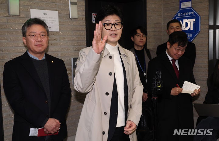 <b>한동훈</b> "민주 <b>하위</b> 10% 컷오프, <b>이재명</b>에 반하는 사람 찍어내는 것"