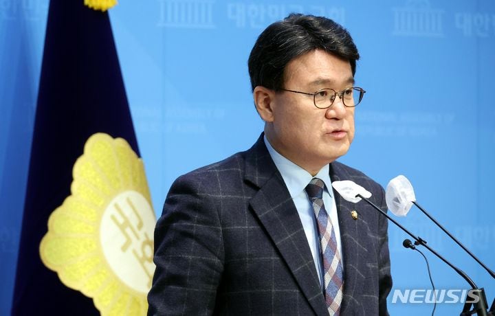 민주 <b>황운하 불출마</b> 선언…"검찰개혁 위해 희생양되기로"