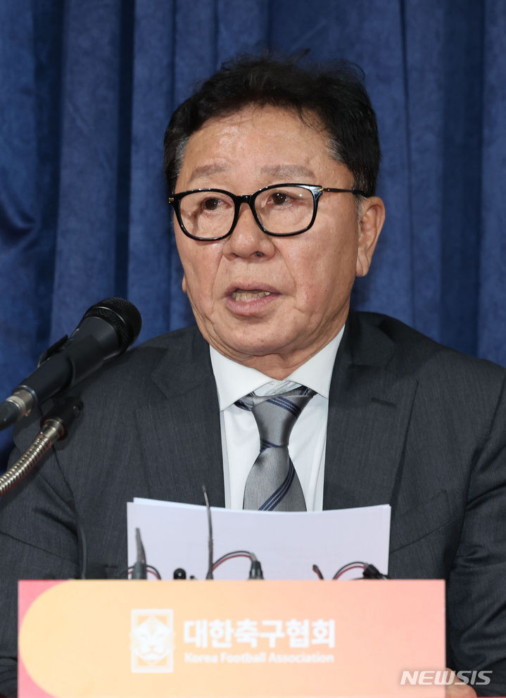황선홍 감독 선임 배경 밝히는 <b>정해성 위원장</b>
