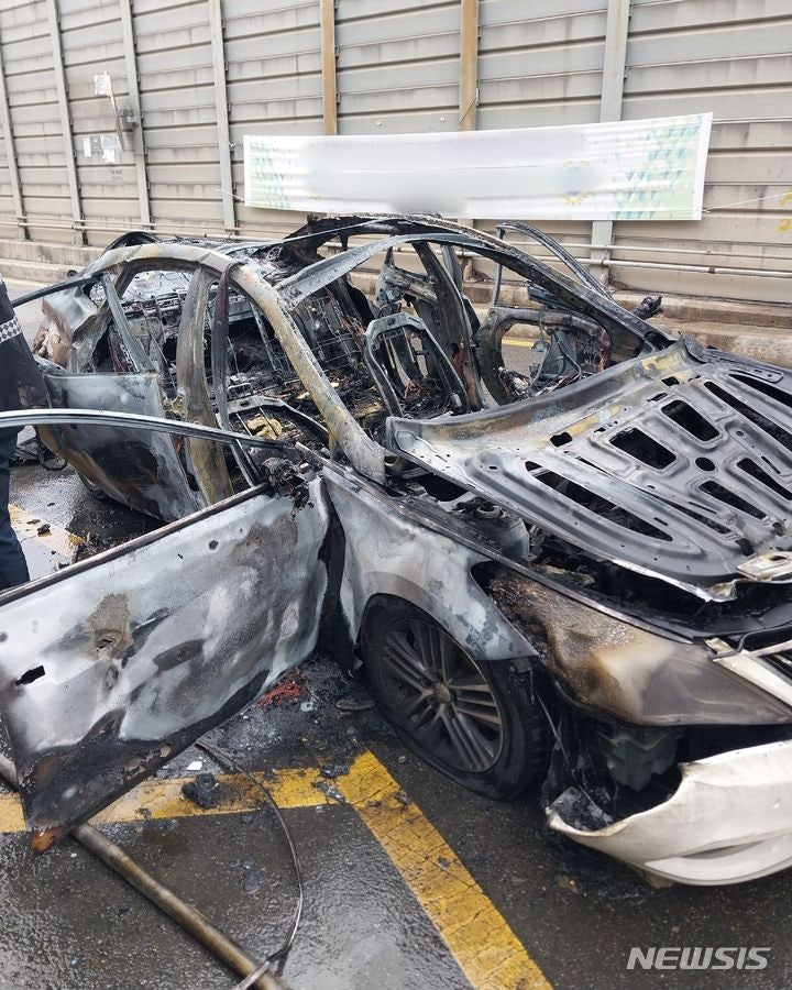 인천대로 측도서 차량 화재…부탄가스만 남기고 <b>사라진 운전자</b>(종합)