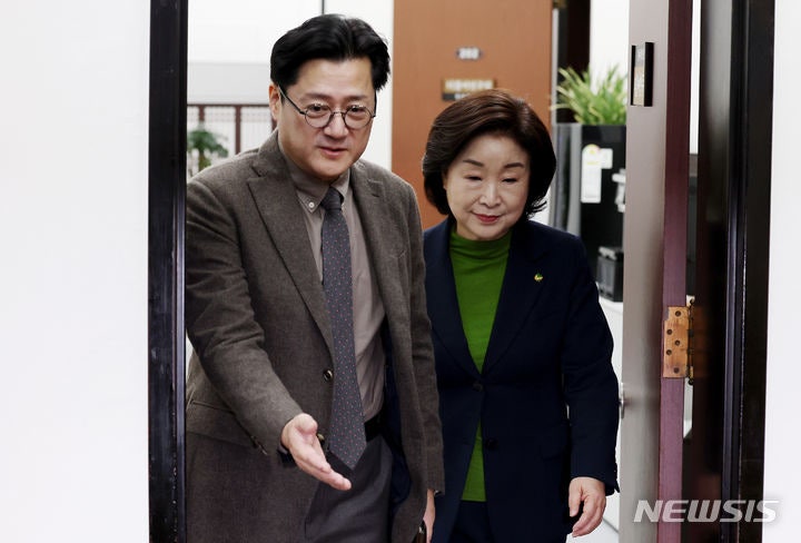 <b>홍익표 원내대표</b>와 <b>심상정 원내대표</b>